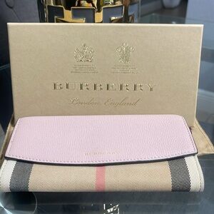 Burberry Pink and Beige Wallet NWOT IN BOX AND FULL INCLUSION